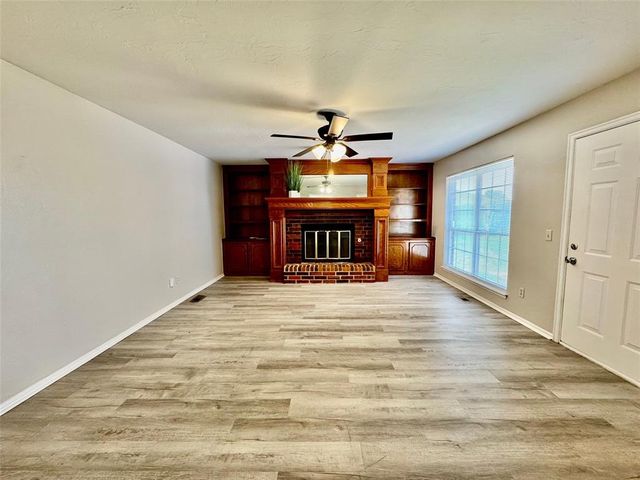 11724 SW 7th Street, Yukon, OK 73099