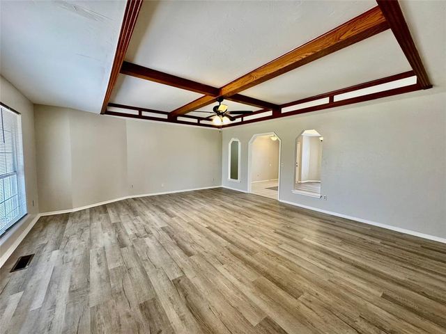 11724 SW 7th Street, Yukon, OK 73099