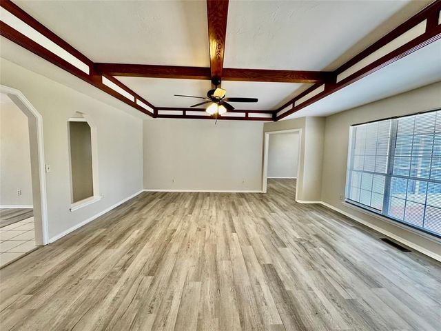 11724 SW 7th Street, Yukon, OK 73099