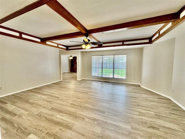 11724 SW 7th Street, Yukon, OK 73099