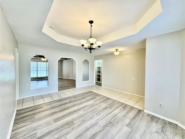 11724 SW 7th Street, Yukon, OK 73099