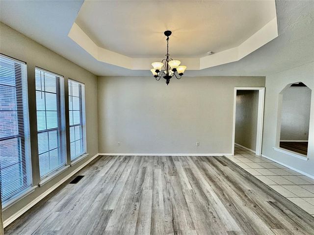 11724 SW 7th Street, Yukon, OK 73099