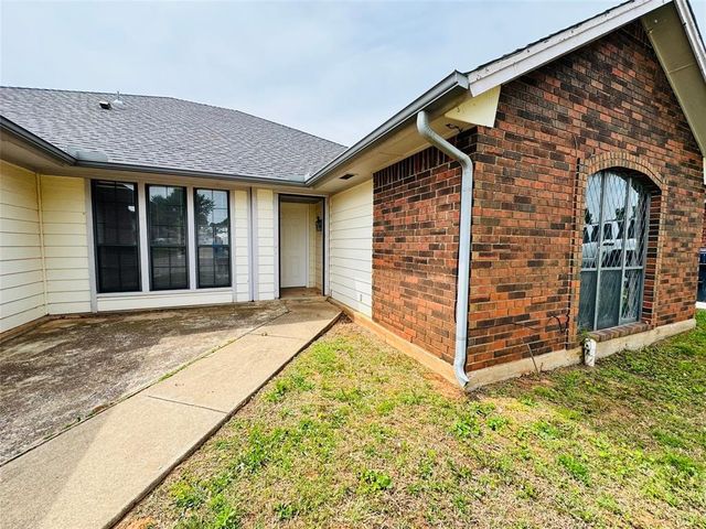 11724 SW 7th Street, Yukon, OK 73099