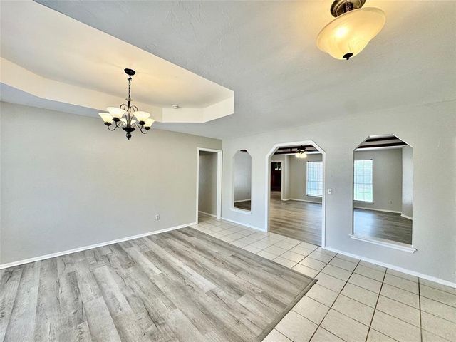 11724 SW 7th Street, Yukon, OK 73099
