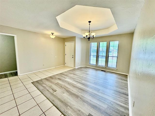11724 SW 7th Street, Yukon, OK 73099