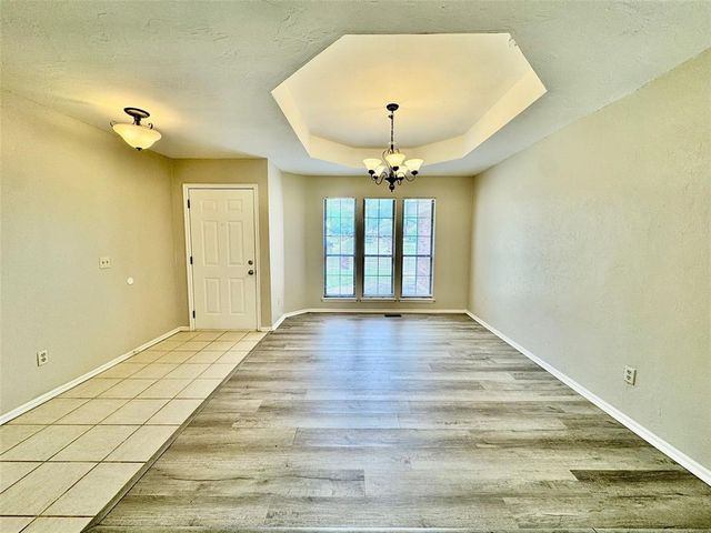 11724 SW 7th Street, Yukon, OK 73099