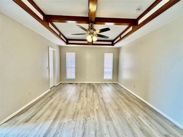 11724 SW 7th Street, Yukon, OK 73099
