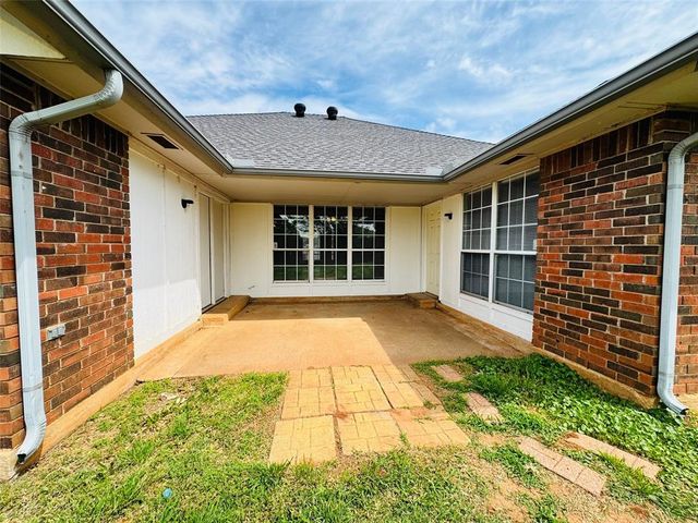 11724 SW 7th Street, Yukon, OK 73099
