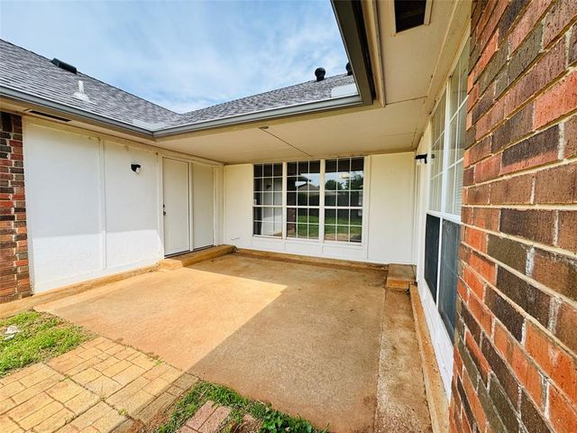 11724 SW 7th Street, Yukon, OK 73099