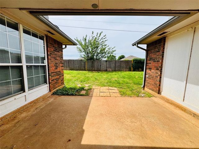 11724 SW 7th Street, Yukon, OK 73099