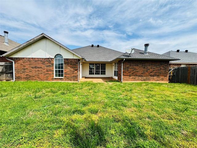 11724 SW 7th Street, Yukon, OK 73099