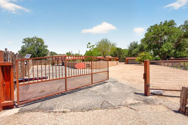 251 Sichler Drive SW, Los Lunas, NM 87031
