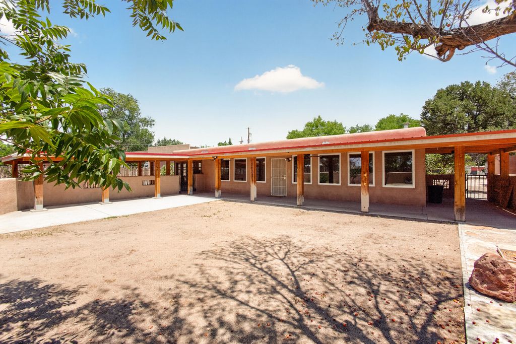 251 Sichler Drive SW, Los Lunas, NM 87031