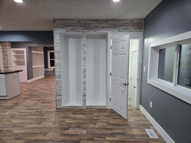 114 W Berry Avenue, Lansing, MI 48910