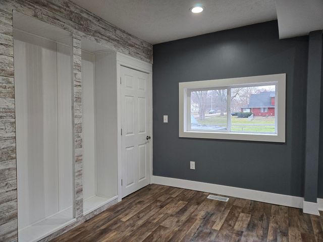 114 W Berry Avenue, Lansing, MI 48910