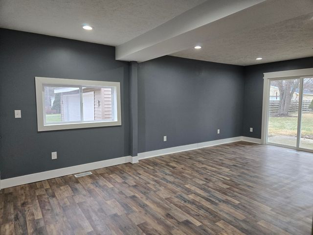 114 W Berry Avenue, Lansing, MI 48910