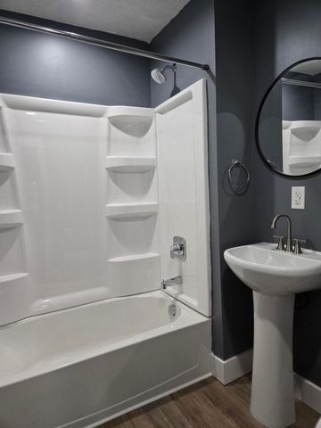 114 W Berry Avenue, Lansing, MI 48910