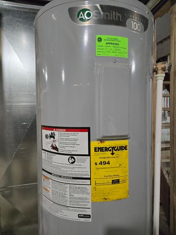 114 W Berry Avenue, Lansing, MI 48910