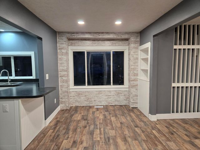 114 W Berry Avenue, Lansing, MI 48910