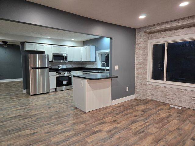 114 W Berry Avenue, Lansing, MI 48910