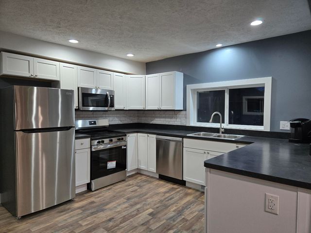 114 W Berry Avenue, Lansing, MI 48910