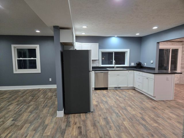 114 W Berry Avenue, Lansing, MI 48910