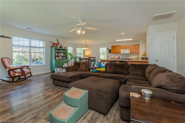 929 Peachtree Meadows Circle, Kernersville, NC 27284