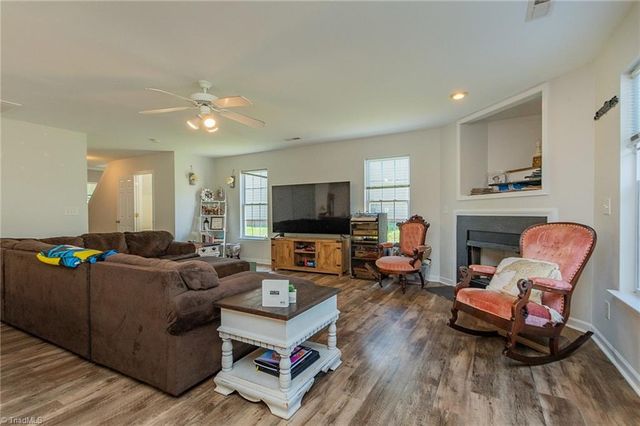 929 Peachtree Meadows Circle, Kernersville, NC 27284