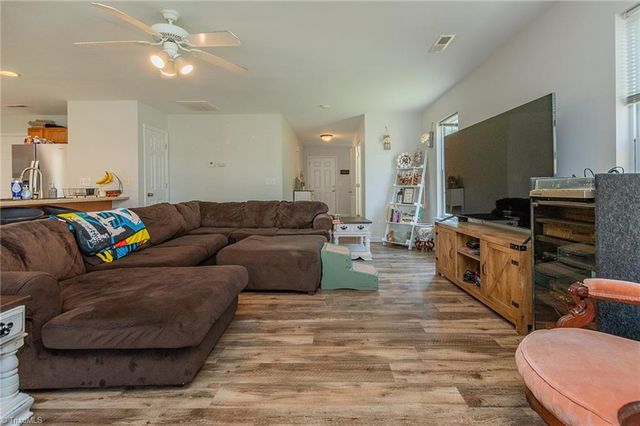 929 Peachtree Meadows Circle, Kernersville, NC 27284