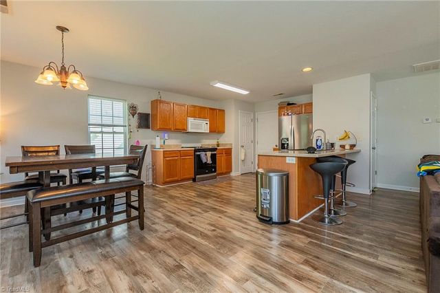 929 Peachtree Meadows Circle, Kernersville, NC 27284