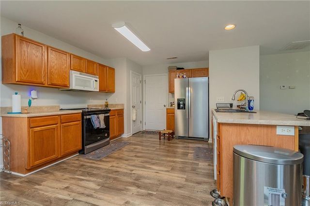 929 Peachtree Meadows Circle, Kernersville, NC 27284