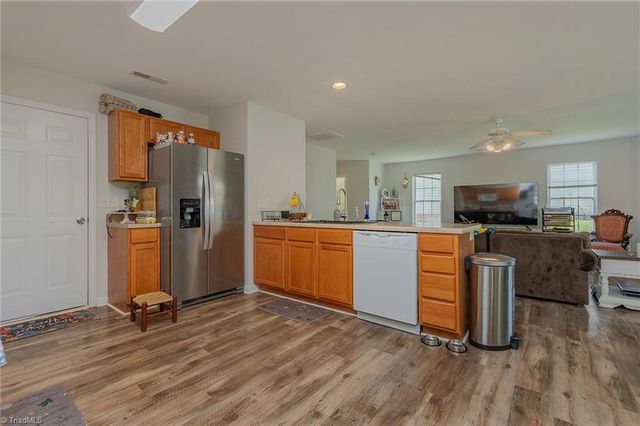 929 Peachtree Meadows Circle, Kernersville, NC 27284