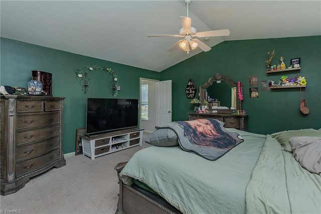 929 Peachtree Meadows Circle, Kernersville, NC 27284