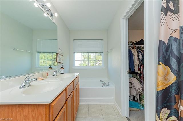 929 Peachtree Meadows Circle, Kernersville, NC 27284