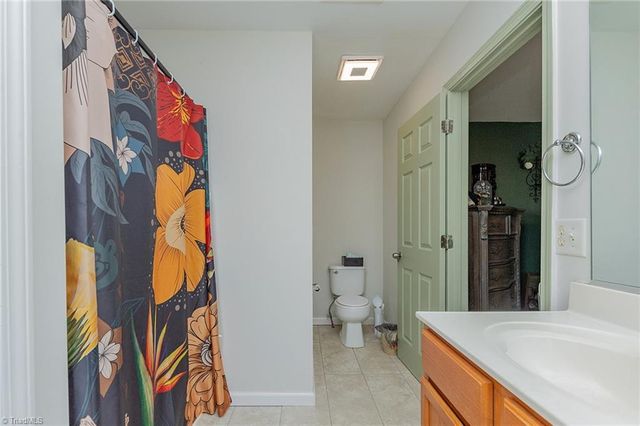 929 Peachtree Meadows Circle, Kernersville, NC 27284