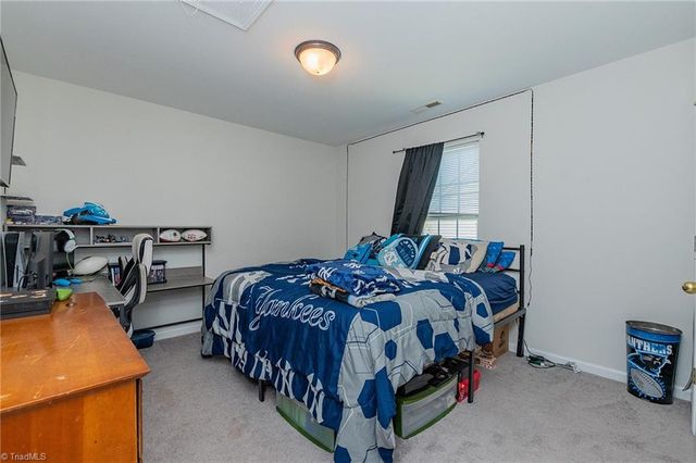 929 Peachtree Meadows Circle, Kernersville, NC 27284