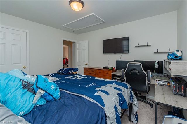 929 Peachtree Meadows Circle, Kernersville, NC 27284