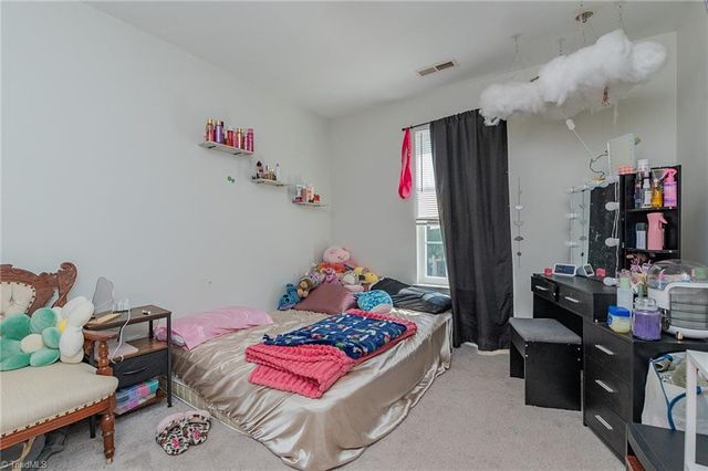 929 Peachtree Meadows Circle, Kernersville, NC 27284