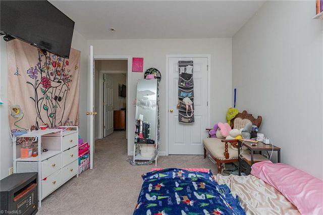 929 Peachtree Meadows Circle, Kernersville, NC 27284