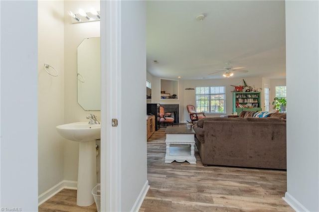 929 Peachtree Meadows Circle, Kernersville, NC 27284