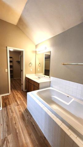 13821 Pawnee Drive, Edmond, OK 73013