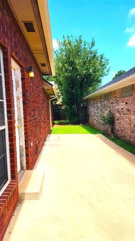 13821 Pawnee Drive, Edmond, OK 73013
