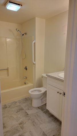 996 East Street 6, Walpole, MA 02081