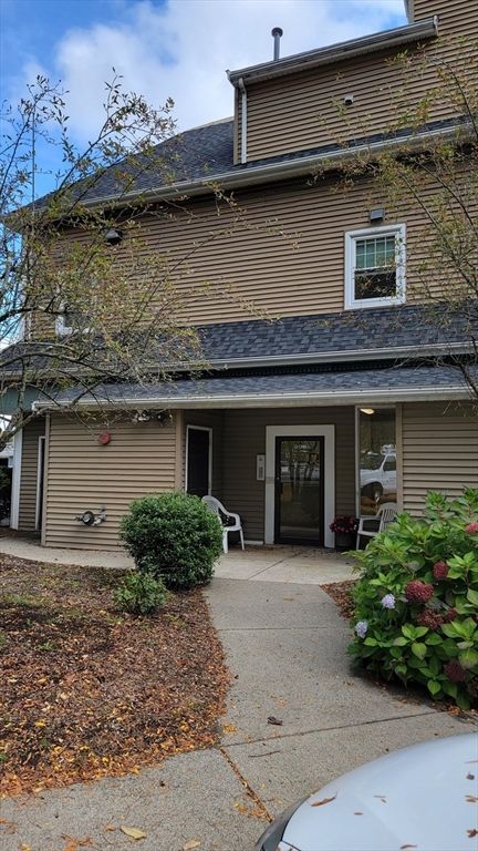 996 East Street 6, Walpole, MA 02081