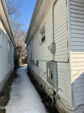 829 S 37th St, Louisville, KY 40211