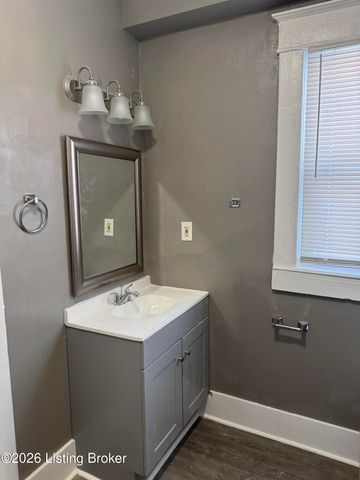 829 S 37th St, Louisville, KY 40211