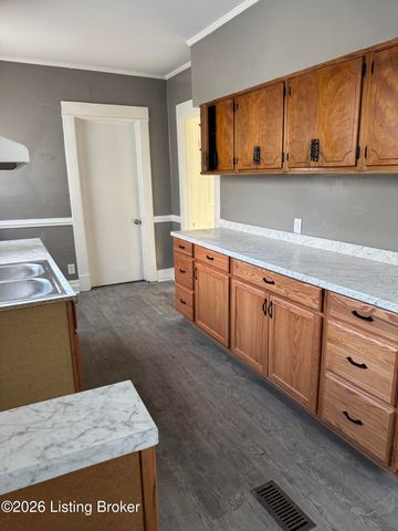 829 S 37th St, Louisville, KY 40211