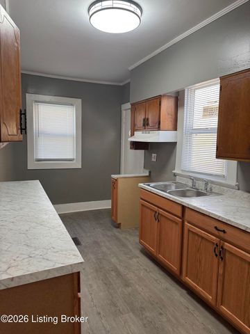 829 S 37th St, Louisville, KY 40211