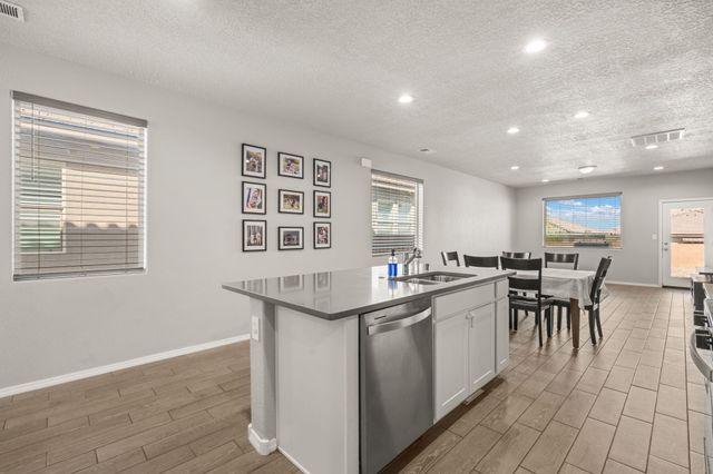 3200 Tazanita Loop SE, Rio Rancho, NM 87124