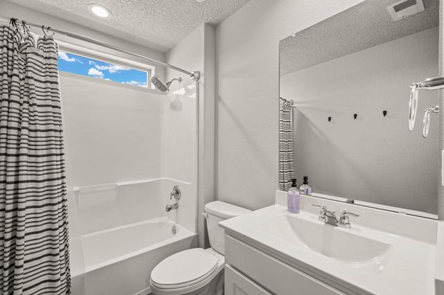 3200 Tazanita Loop SE, Rio Rancho, NM 87124